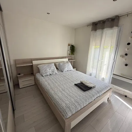 Holiday home Maison Proche Aeroport *