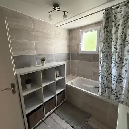 Maison Proche Aeroport Holiday home *