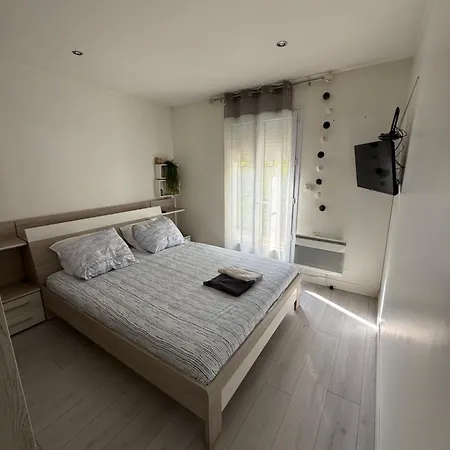 Maison Proche Aeroport Holiday home Bod
