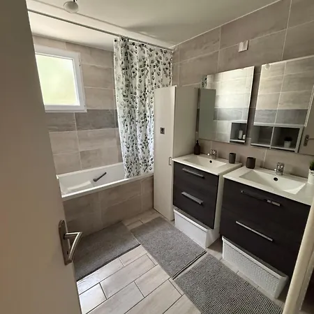 Maison Proche Aeroport Holiday home Bod